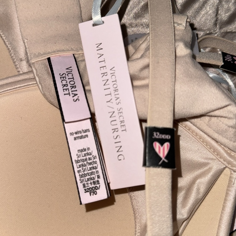 Victoria's Secret
BODY BY VICTORIA
Wireless Nursing Bra - Picture 3 of 4